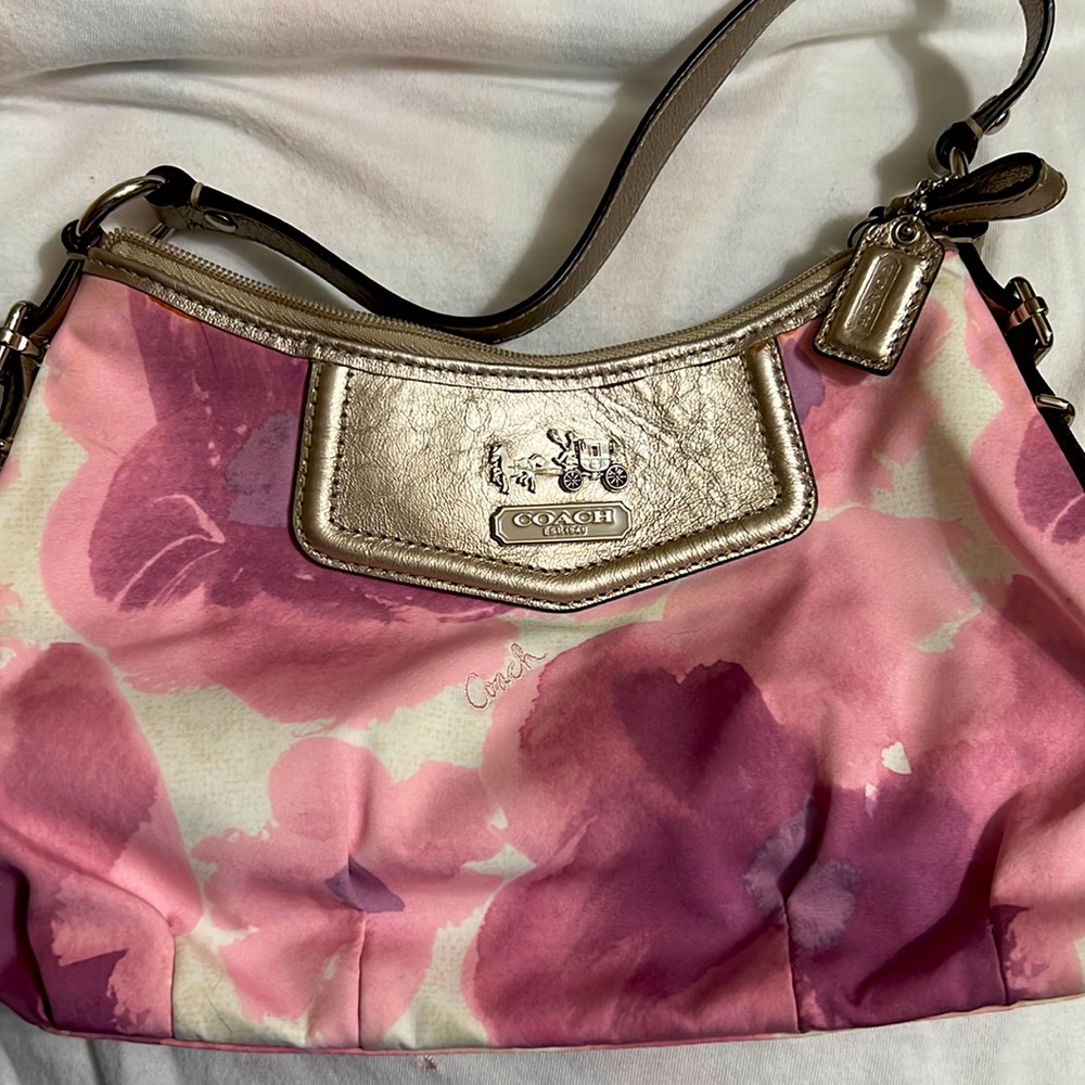 Coach mini bag in the pattern Madison floral ! Wonderful value!